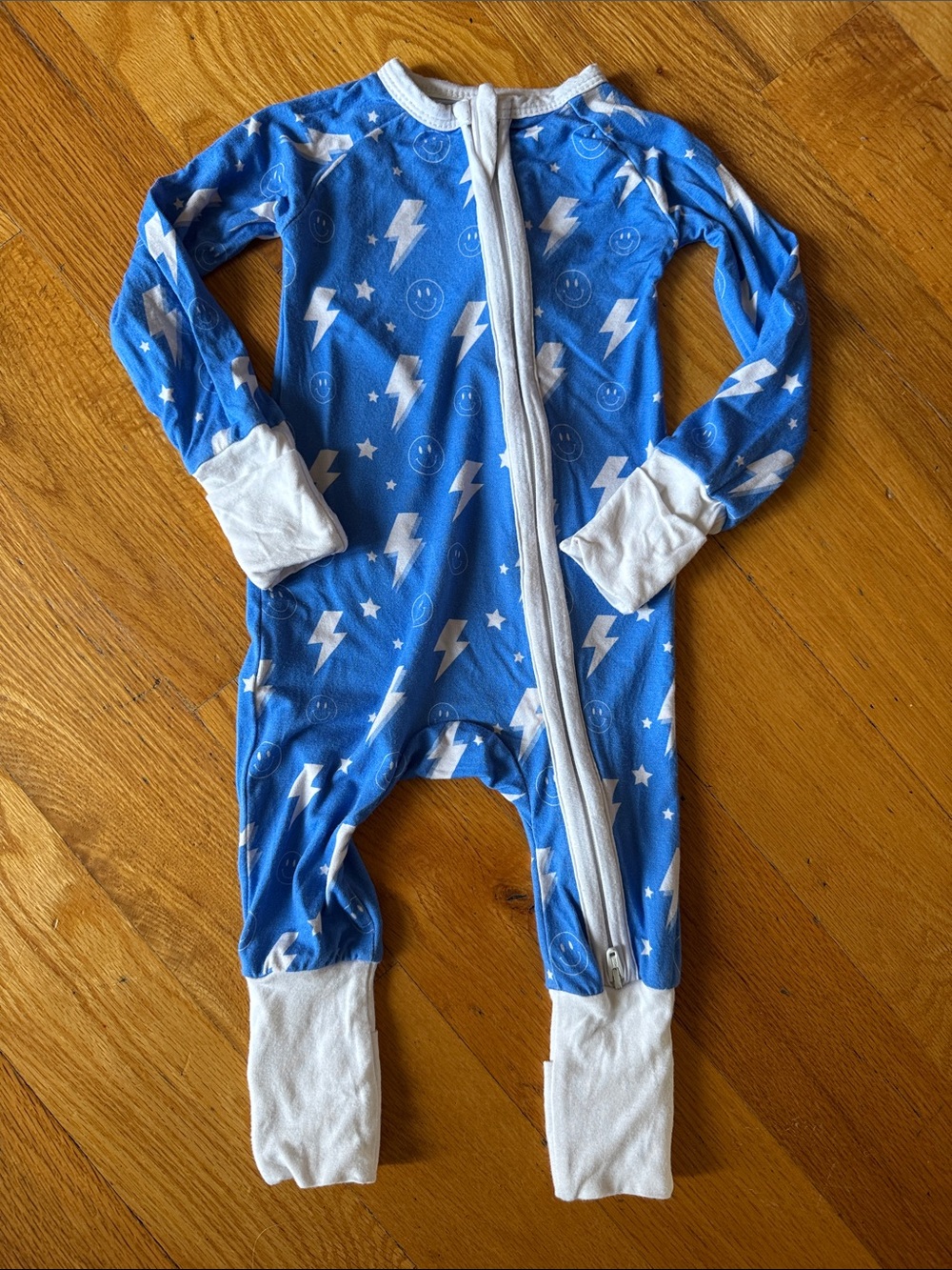 Littles on the Loose Lightning Print One-Piece Zip Pajamas bamboo Infant 0-3